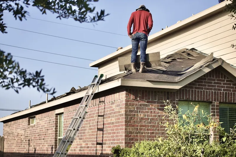 Professional roofer working on a residential roof in Hogeye